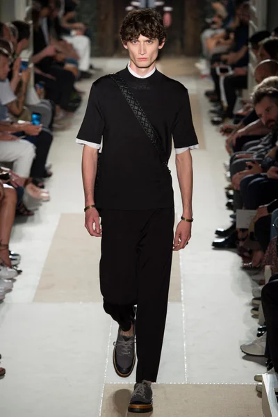 Look 15